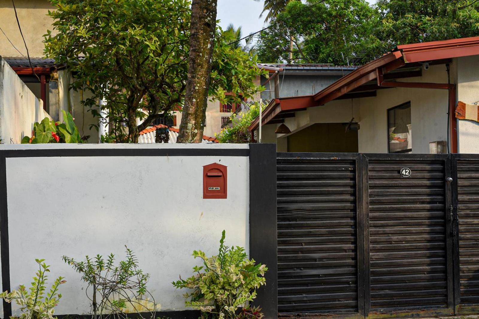 4Ty Two Homestay Galle Exterior photo
